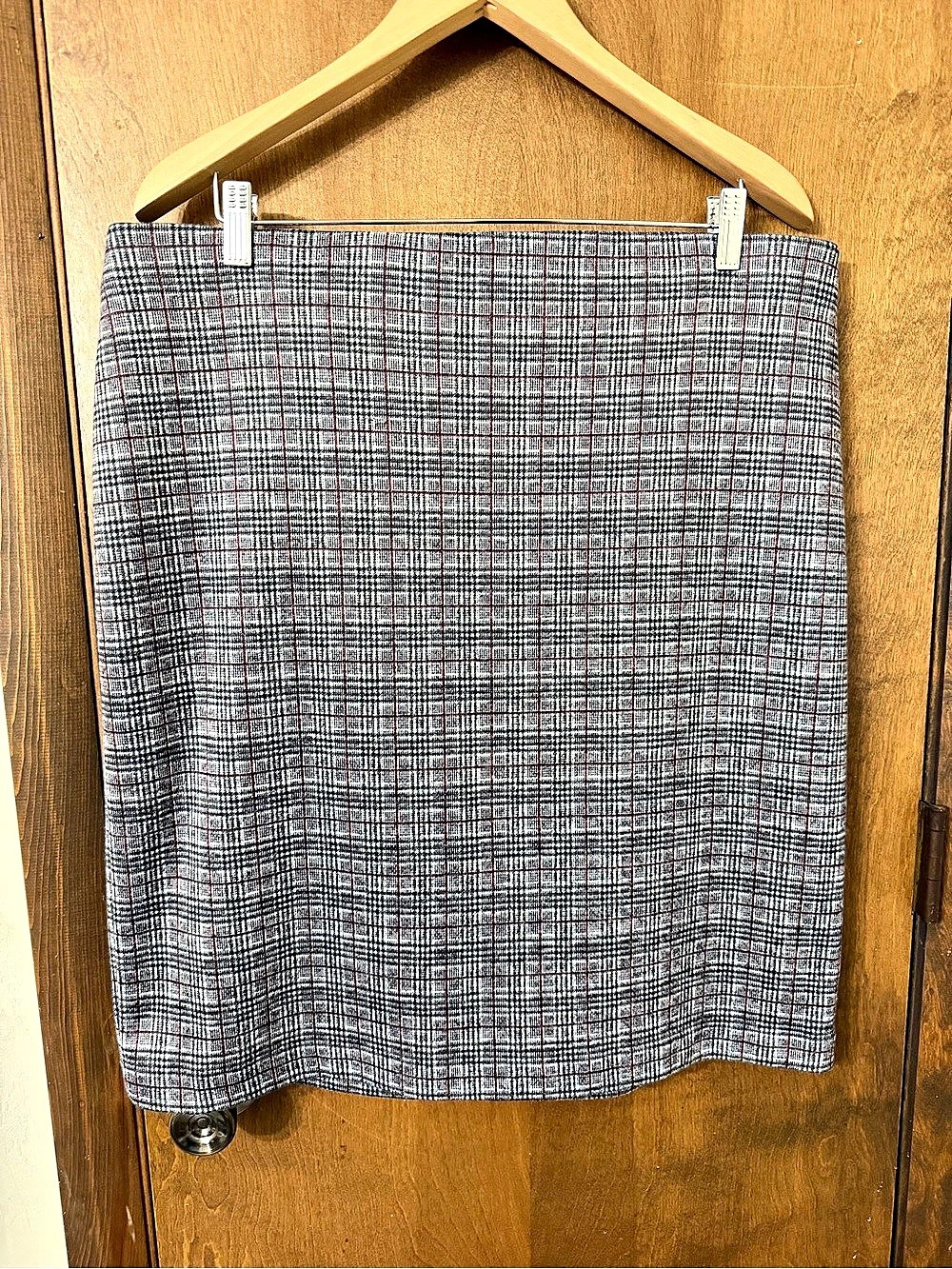 Nine West Plaid Mini Skirt in Gray & Red XL Like New